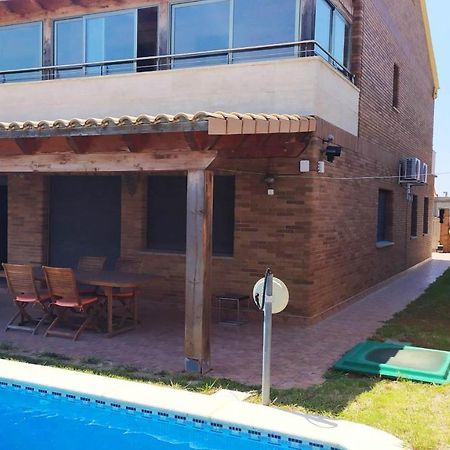Chalet Moderno Con Piscina En Калафел Екстериор снимка