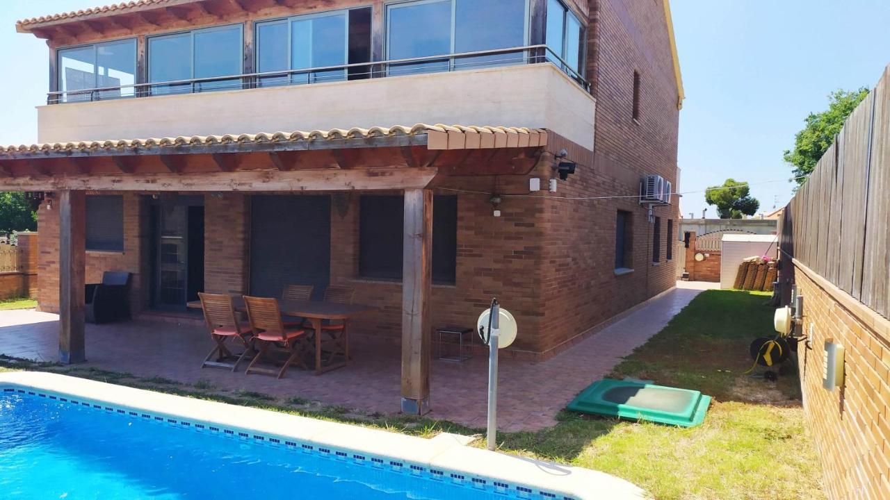 Chalet Moderno Con Piscina En Калафел Екстериор снимка