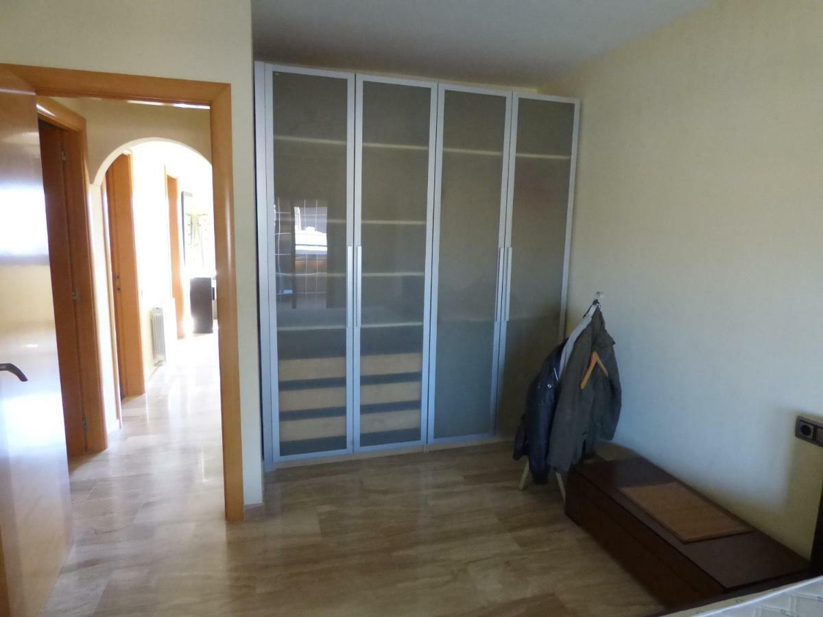 Chalet Moderno Con Piscina En Калафел Екстериор снимка