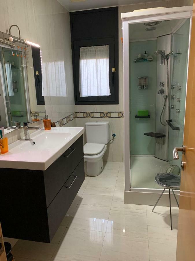 Chalet Moderno Con Piscina En Калафел Екстериор снимка