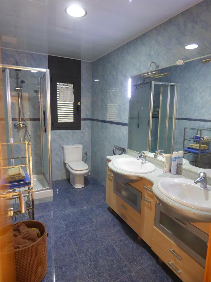 Chalet Moderno Con Piscina En Калафел Екстериор снимка